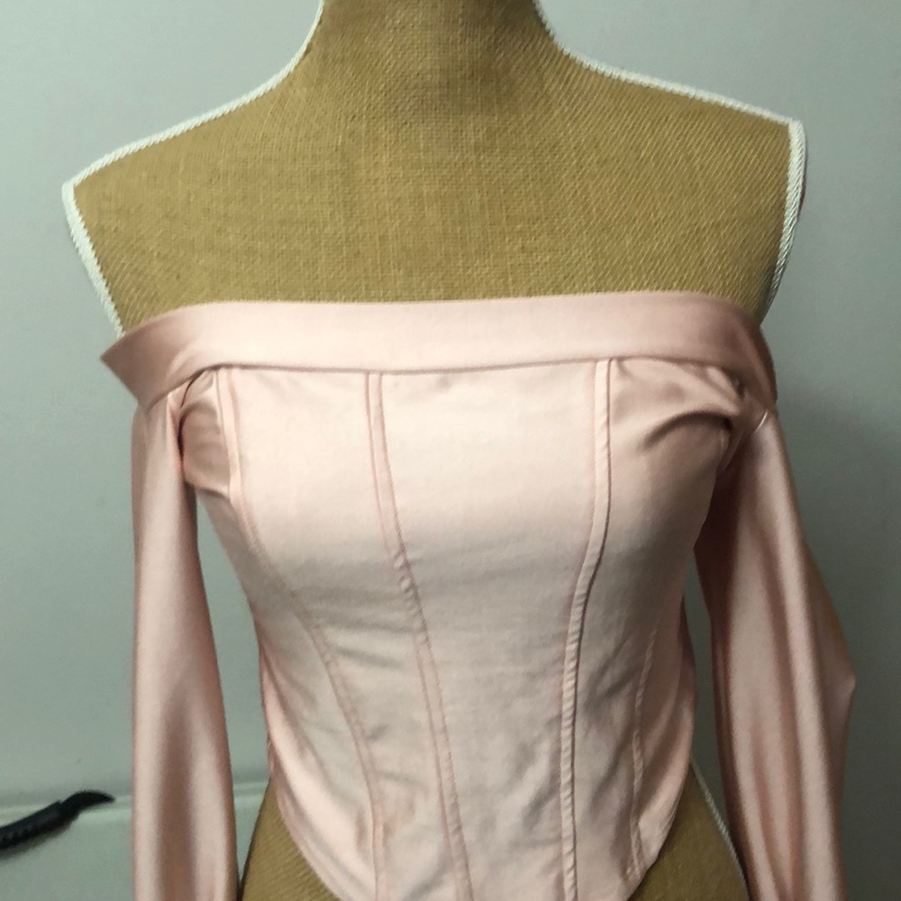 Super cute long sleeve off the shoulder crop top.